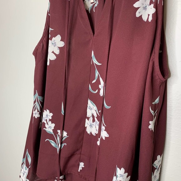 ASTR Sleeveless Floral Tie Neck Blouse Size XS - Picture 3 of 5